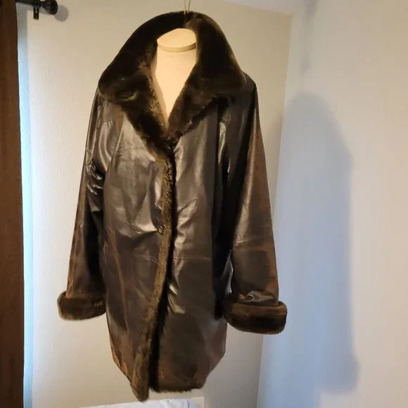 WOMENS VINTAGE FAUX LEATHER JACKET WITH THE FUR....VINTAGE DRESSBARN JACKET - Picture 8 of 17